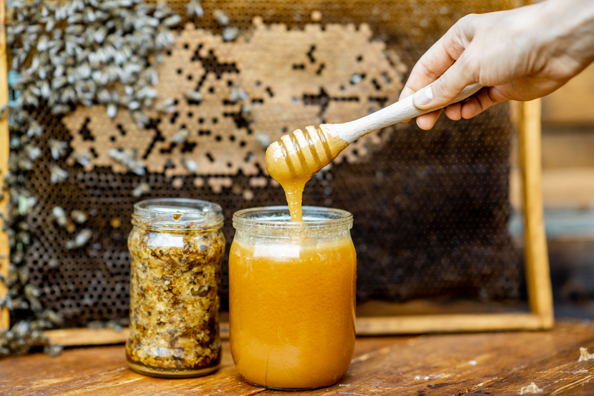 How To Find The Best Organic Raw Honey (That Actually Is)